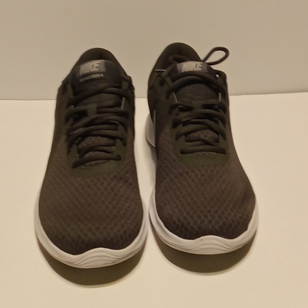 Nike Revolution 4 Size 11 - Picture 2 of 4